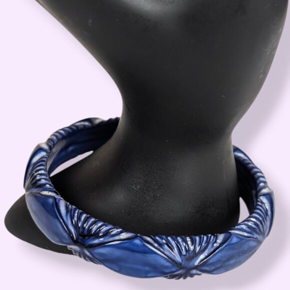 (2/$20) Vintage Blue Detailed Bangle - Picture 1 of 4